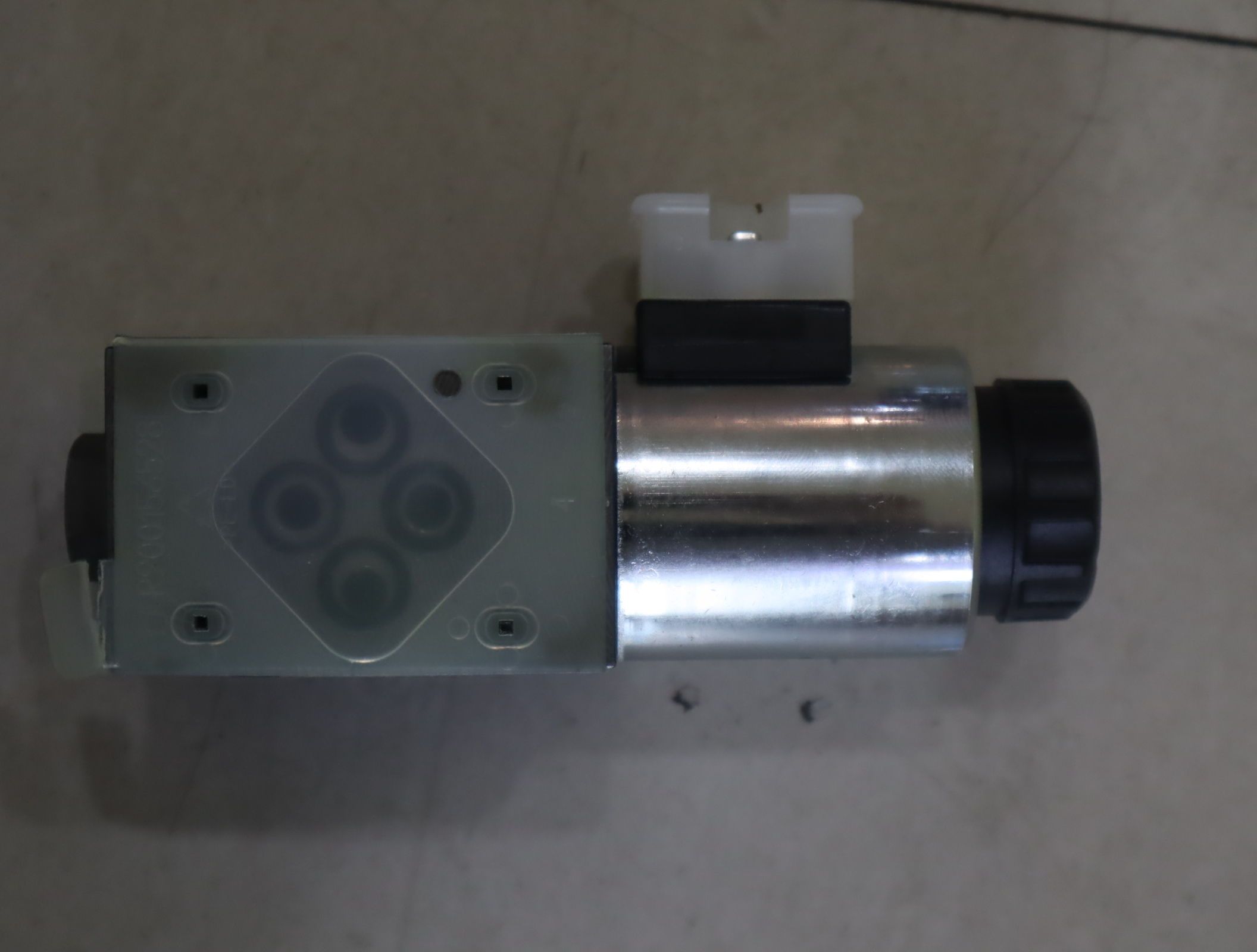 Z4WE6E63-3X/EG24N9K4 R900937595 德国力士乐REXROTH电磁阀