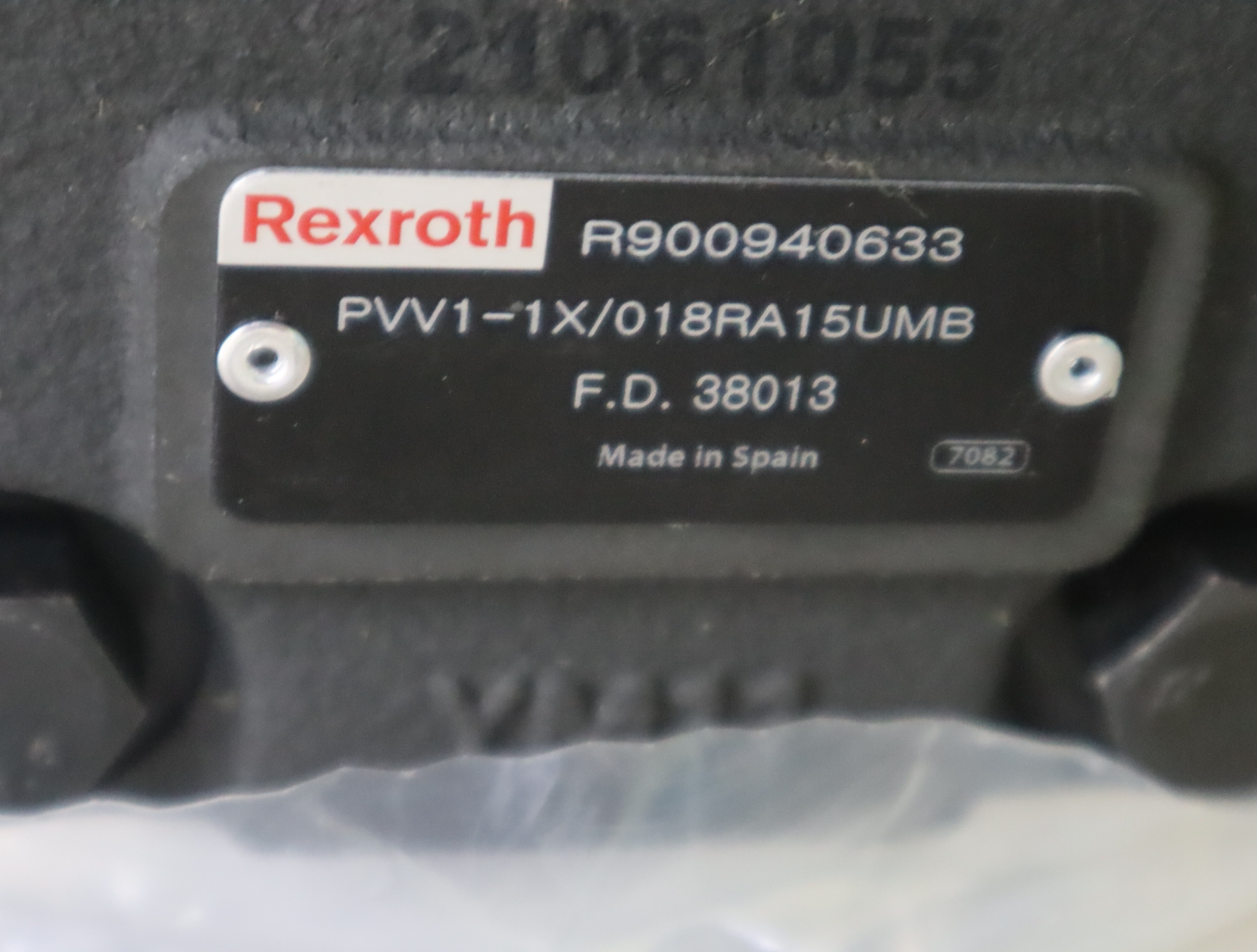 R900940633 PVV1-1X/018RA15UMB 德国力士乐REXROTH叶片泵