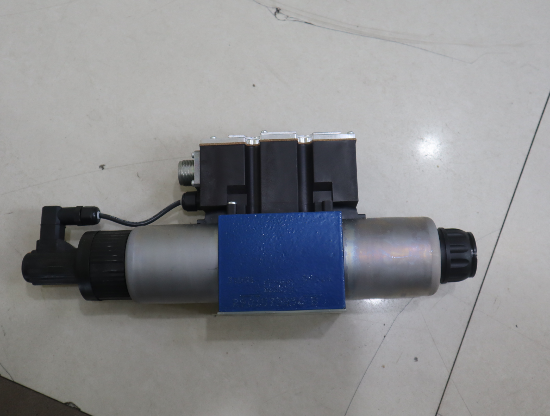 R900927230 4WREE10E75-23/G24K31/A1V 力士乐REXROTH比例阀