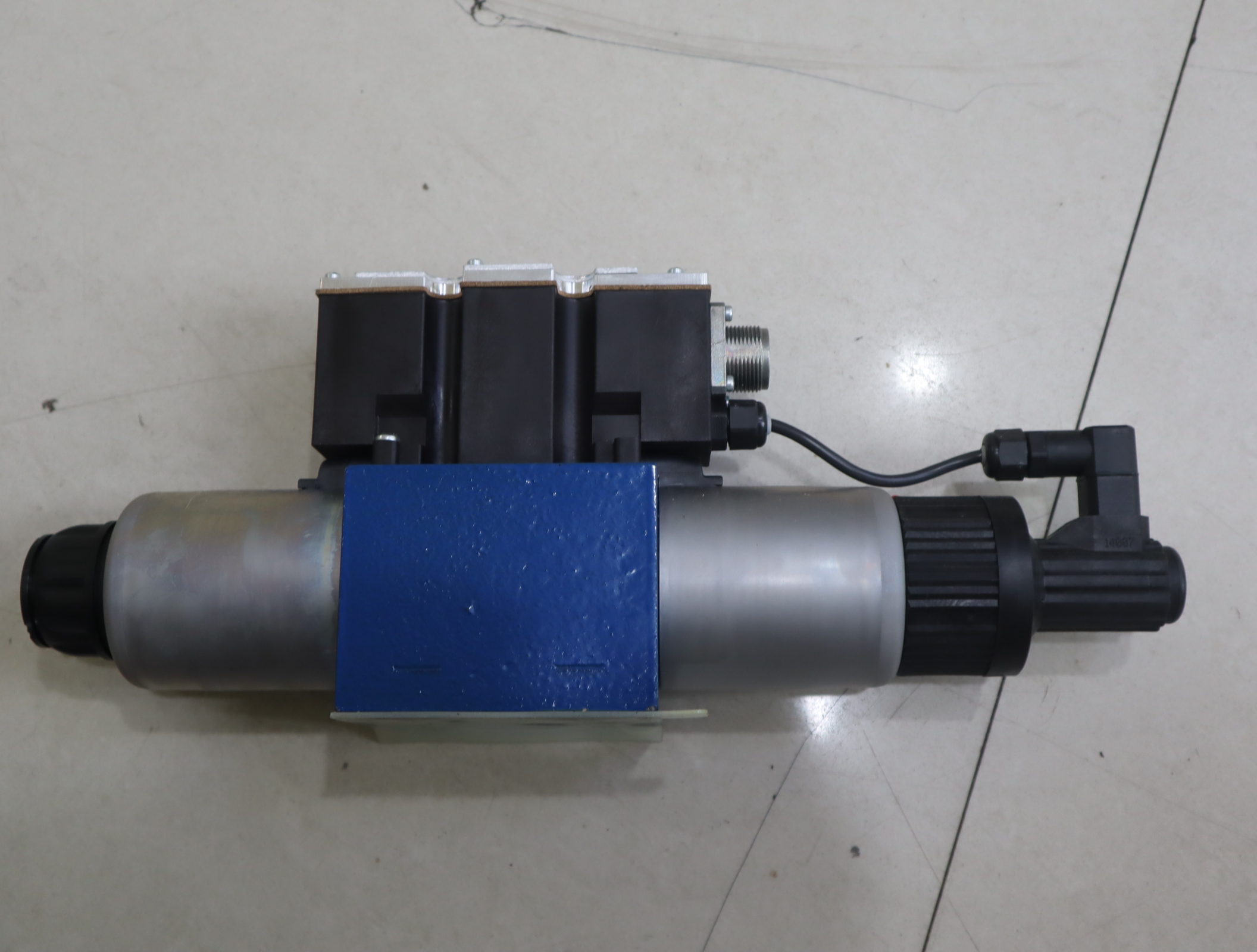 R900927230 4WREE10E75-23/G24K31/A1V 力士乐REXROTH比例阀