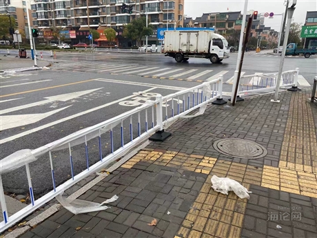城市镀锌隔离栏供应市政道路隔离护栏马路人行道钢管栏杆