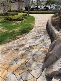 民宿庭院 柏坡黄碎拼石石材 柏坡凰石皮背景墙 天然铺地石