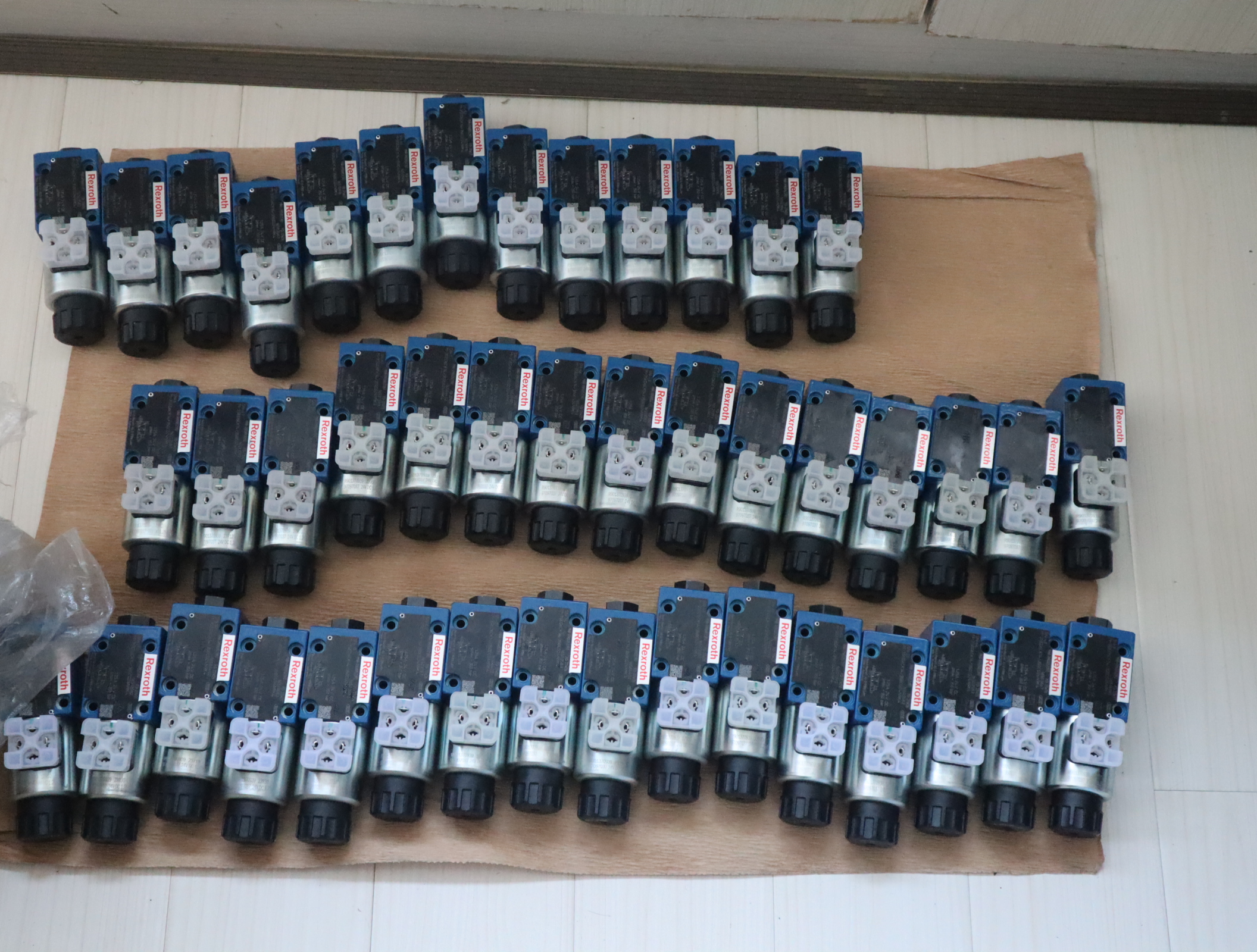 M-3SED6CK14/350CG24N9K4 R900052392 德国力士乐REXROTH电磁球阀