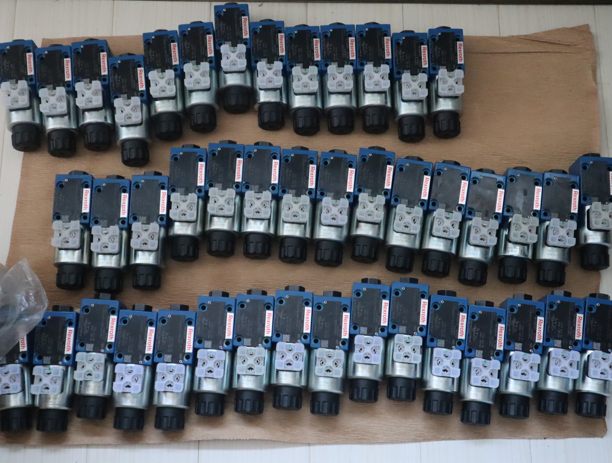 M-3SED6CK1X/350CG24N9K4 R900052392 德国力士乐REXROTH电磁球阀