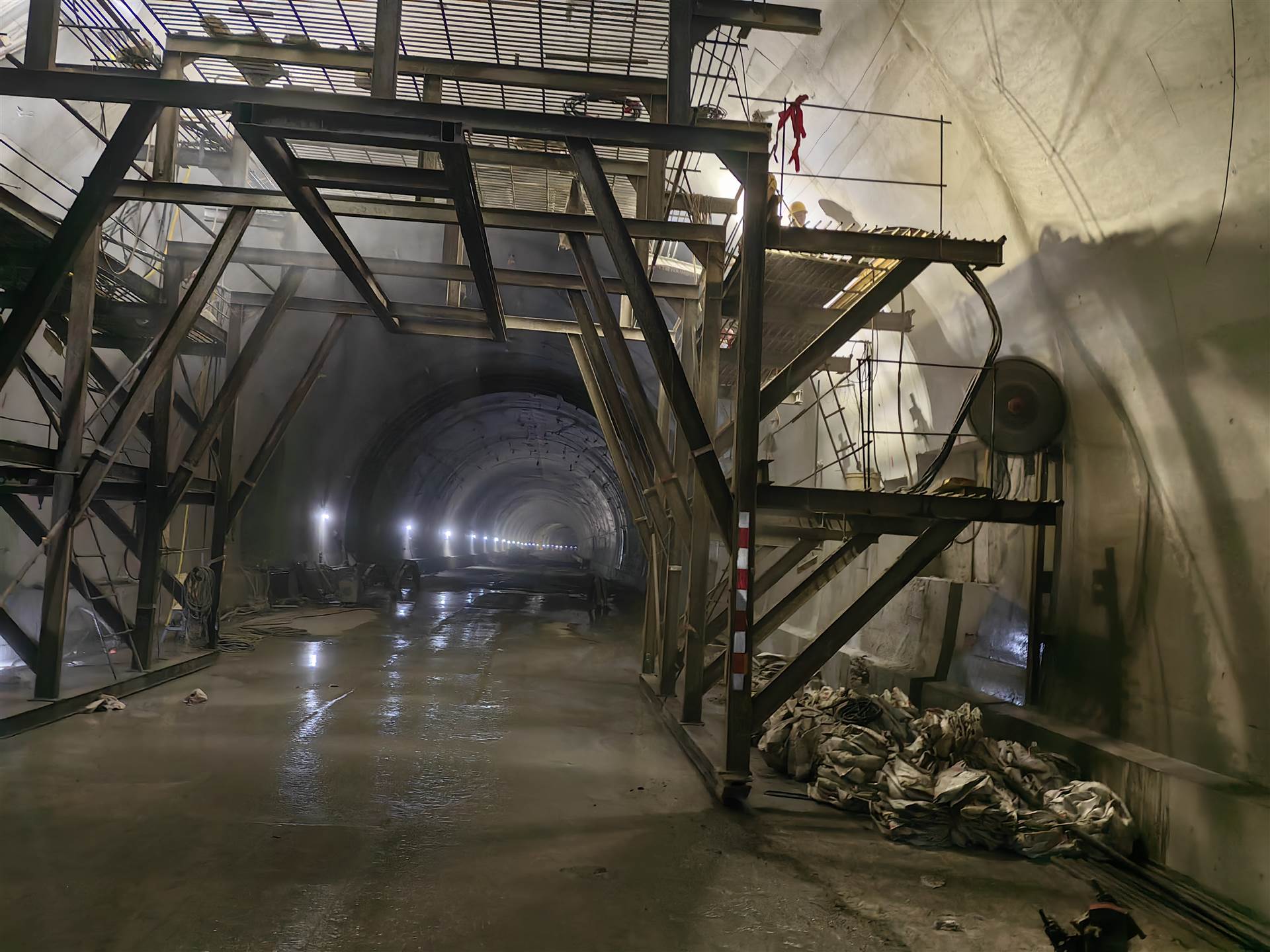 汕头隧道裂缝修复处理二衬切割