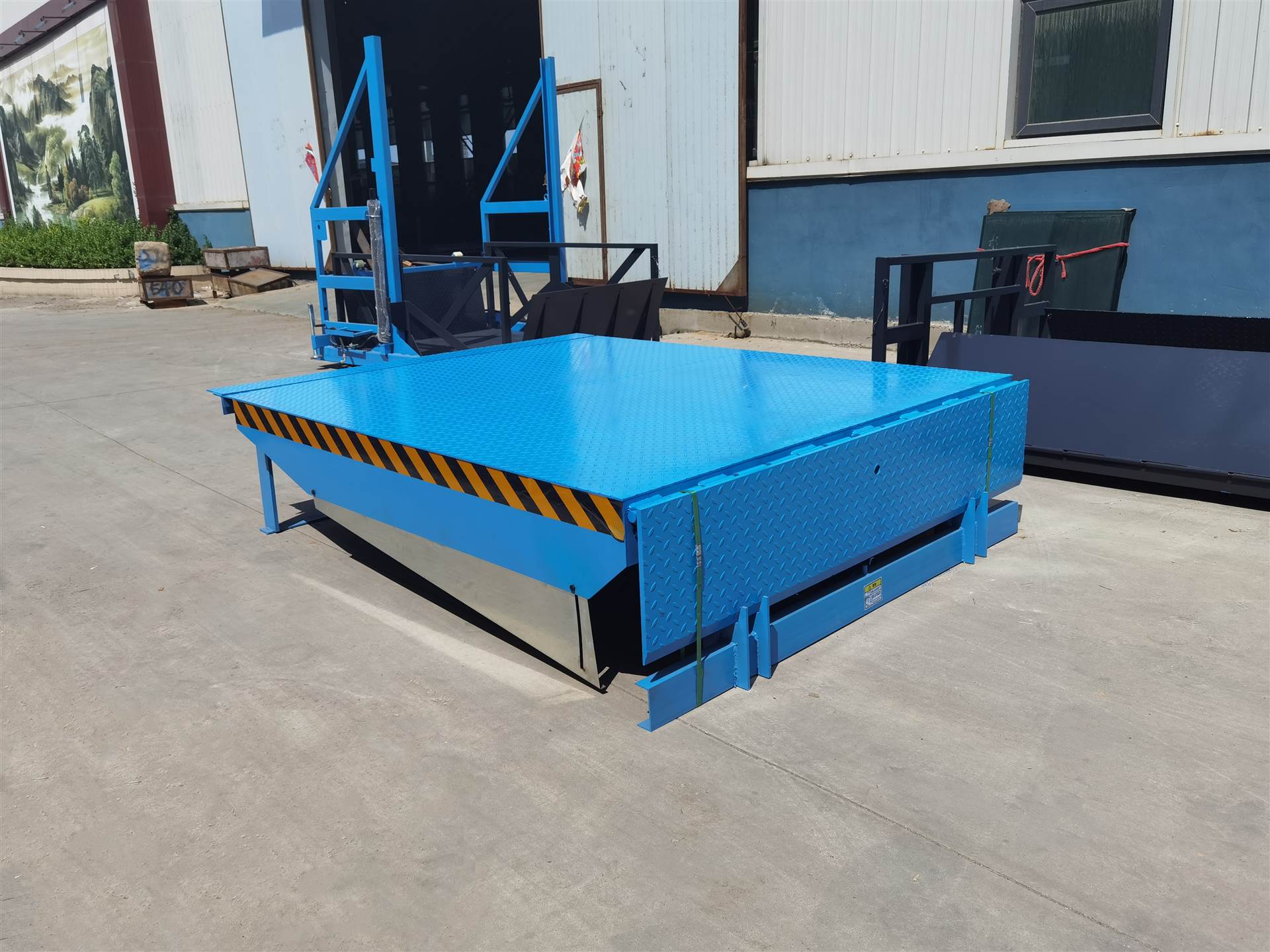 厦门物流码头升降平台 装卸货升降平台 电动登车桥