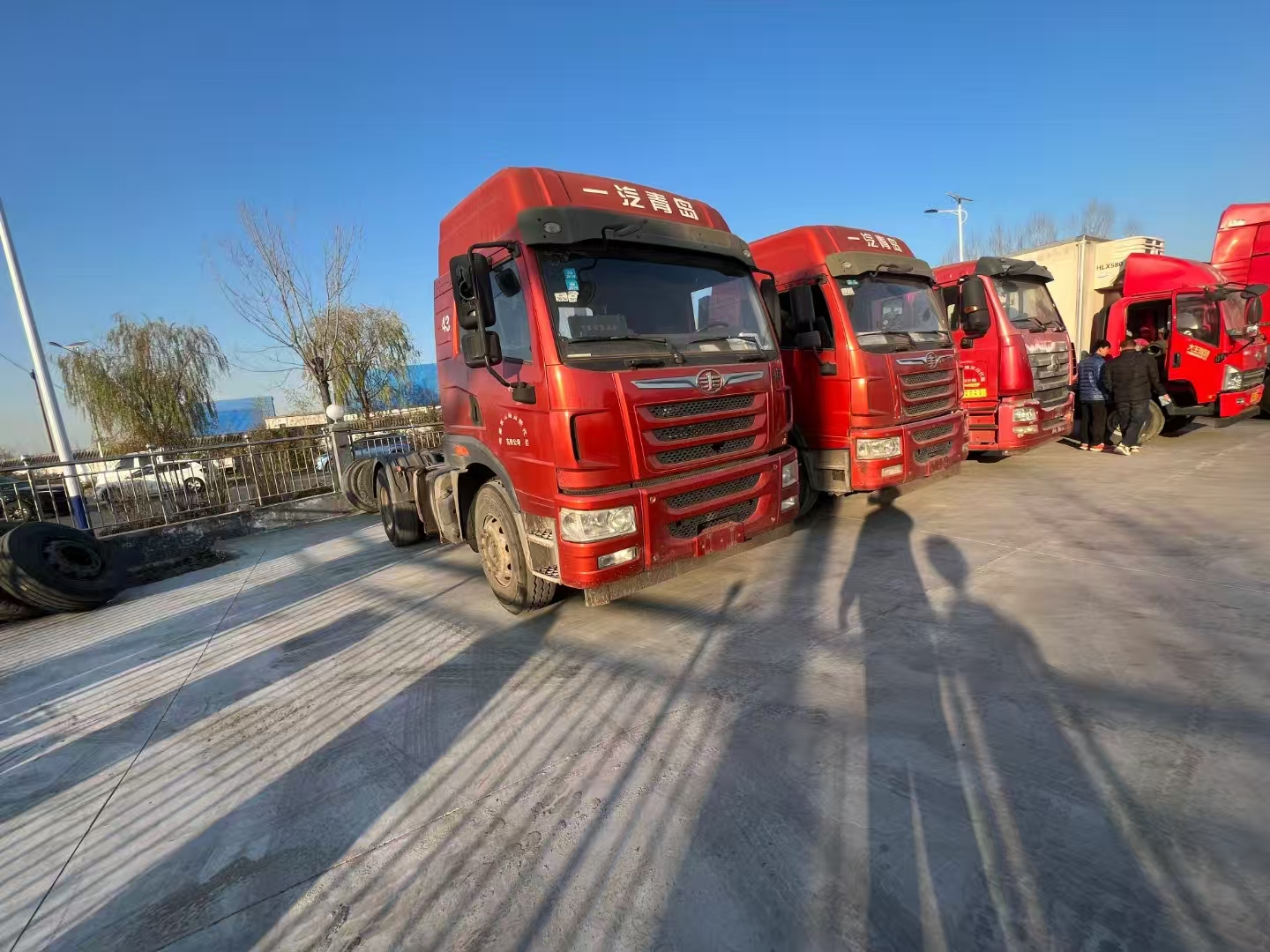 2017年单驱矮顶重汽豪瀚，310马力德国曼发动机，重汽手动挡变速箱