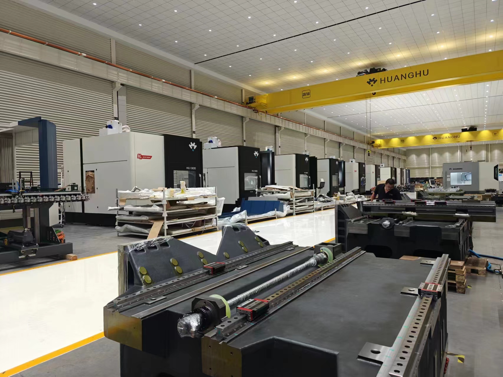 黄鹄立卧五轴机床