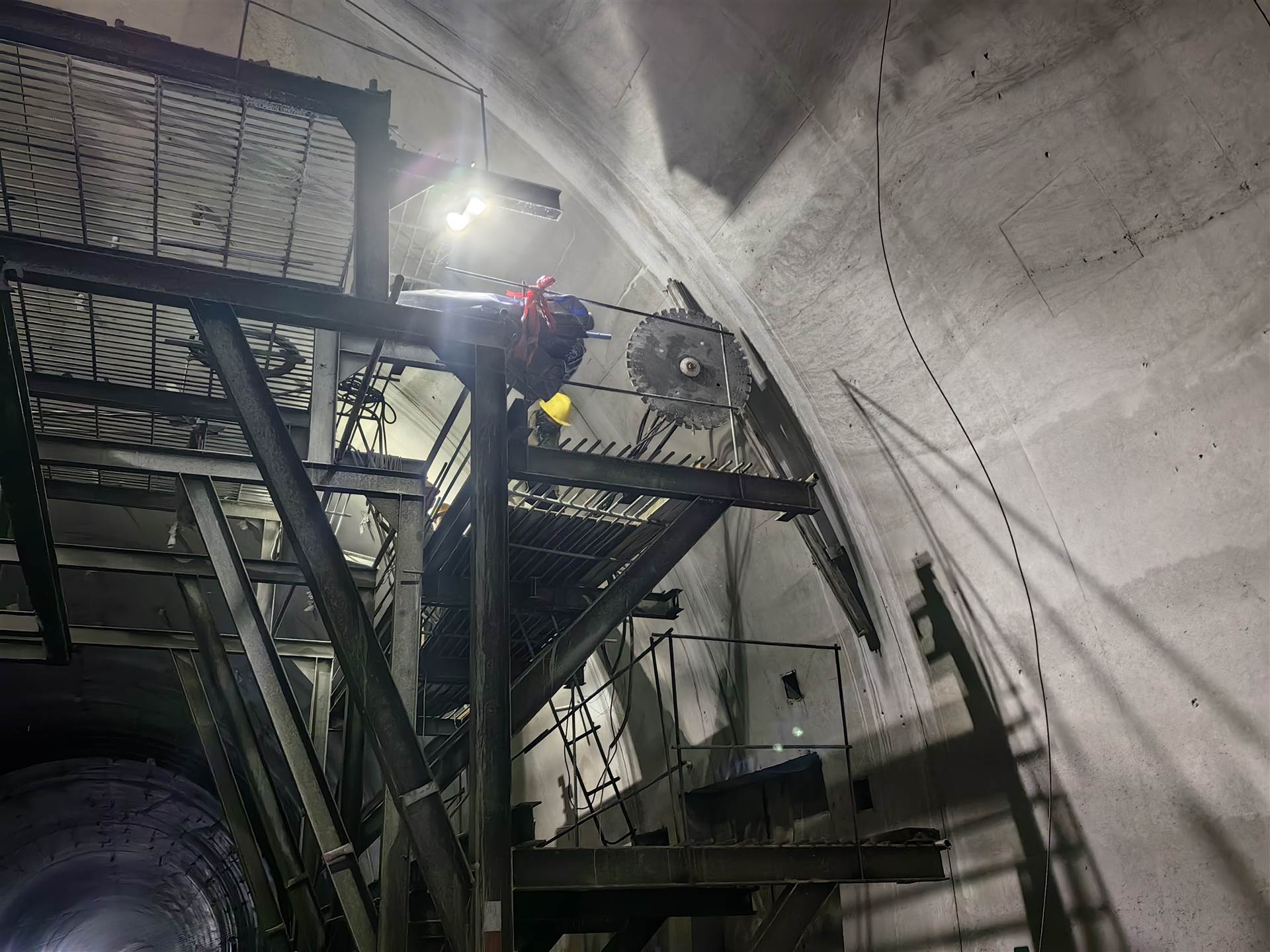 清远隧道二衬混凝土切割