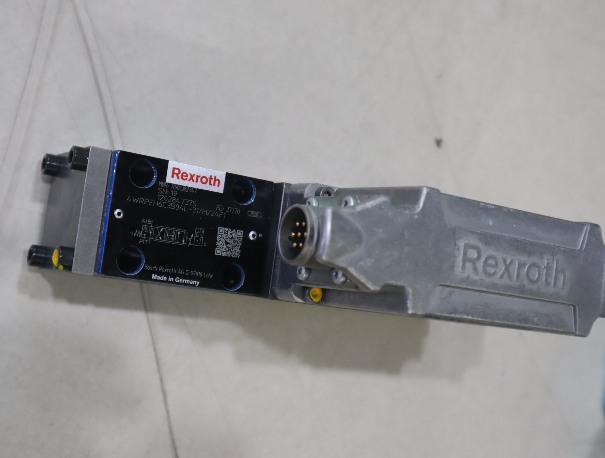 德国力士乐REXROTH伺服阀4WRPEH6C3B04L-31/M/24F1 R901382347