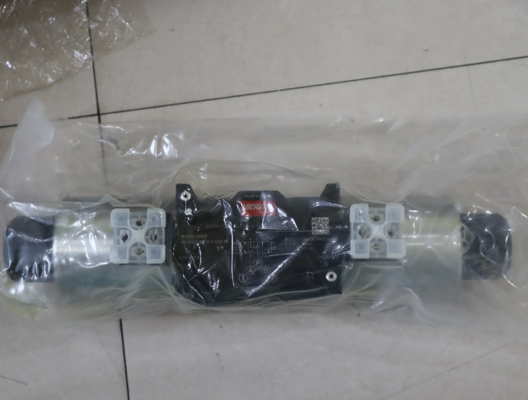 DG4V-5-6CJ-M-U-H7-29-EN124 6050164-002 威格士VICKERS电磁阀