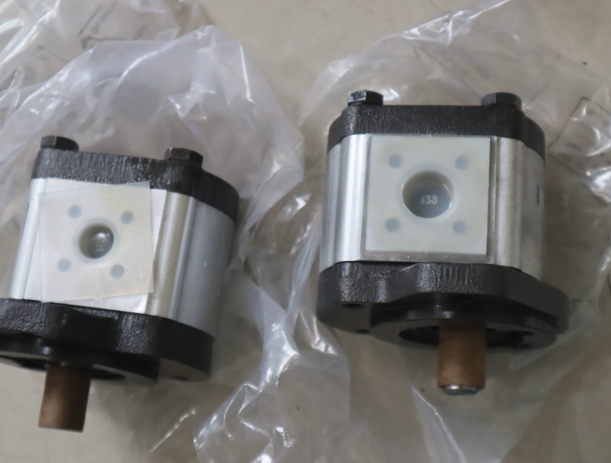 R983032276  AZPW-21-011RQRXXMB-S0593 德国力士乐REXROTH齿轮泵