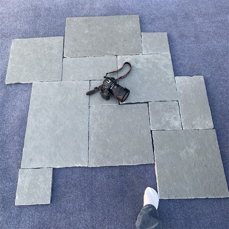 创意主题 罗马拼莱姆石石材 海洋蓝滚磨石条 灰色洞石地面砖