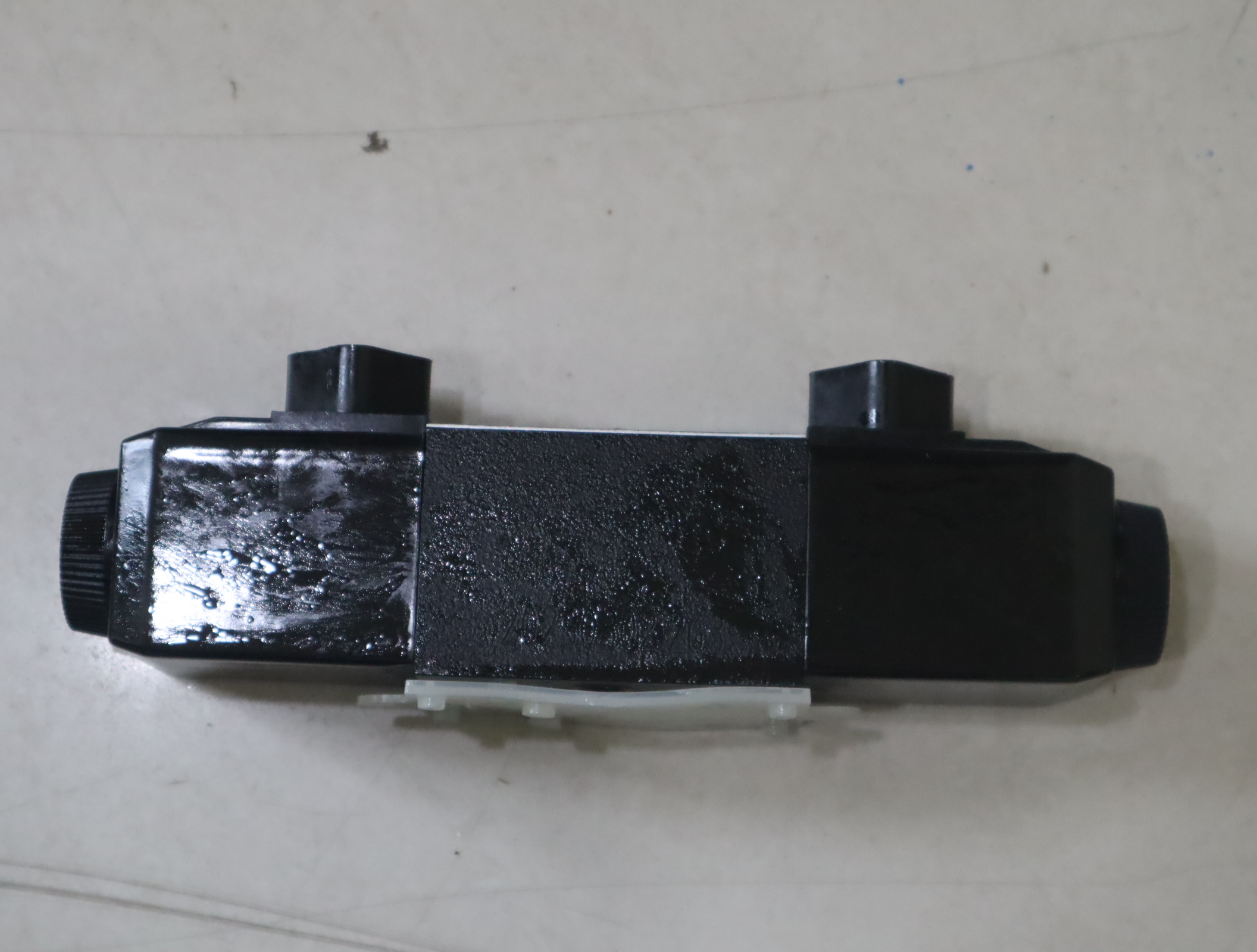 DG4V-3-6C-M-U-H7-69 6050138-001 美国威格士VICKERS电磁阀