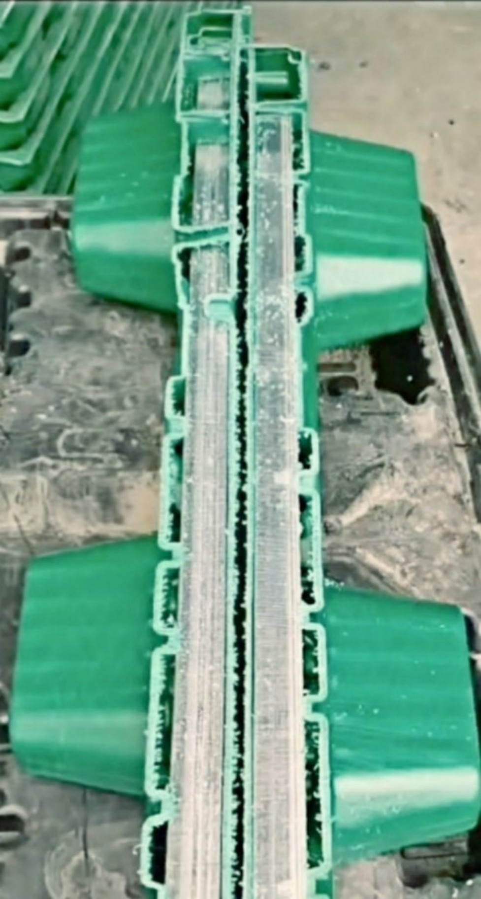 双层吸塑加钢管围板箱天地盖川字底制造底托2支钢管500kg配套锁扣