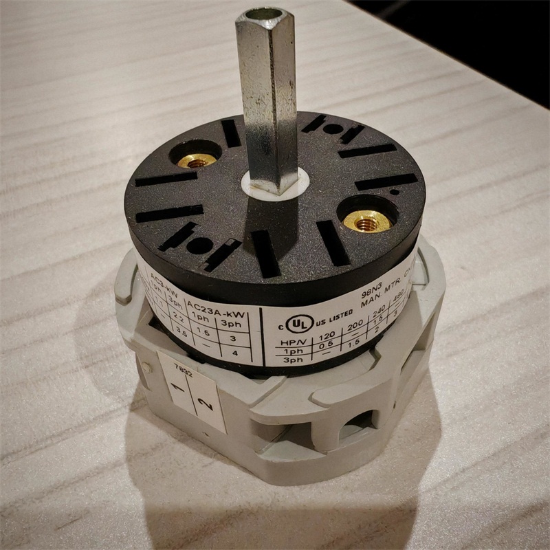 BREMAS开关 型号CR0127832V