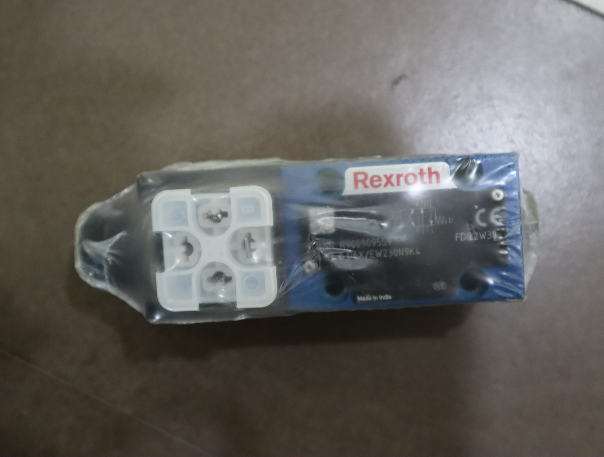 R900909559 4WE6D6X/EW230N9K4 4WE6D62/EW230N9K4 力士乐REXROTH