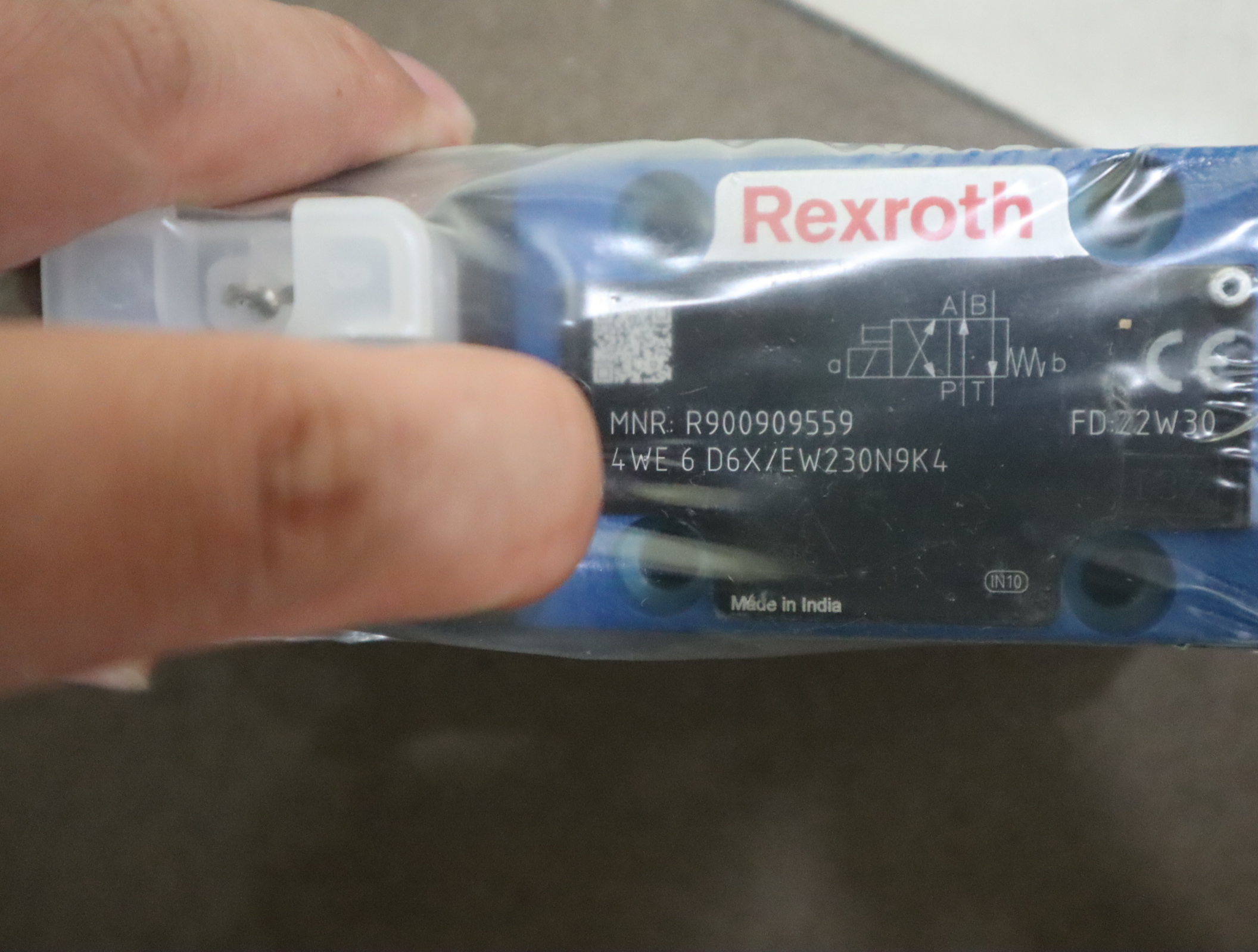 R900909559 4WE6D6X/EW230N9K4 4WE6D62/EW230N9K4 力士乐REXROTH