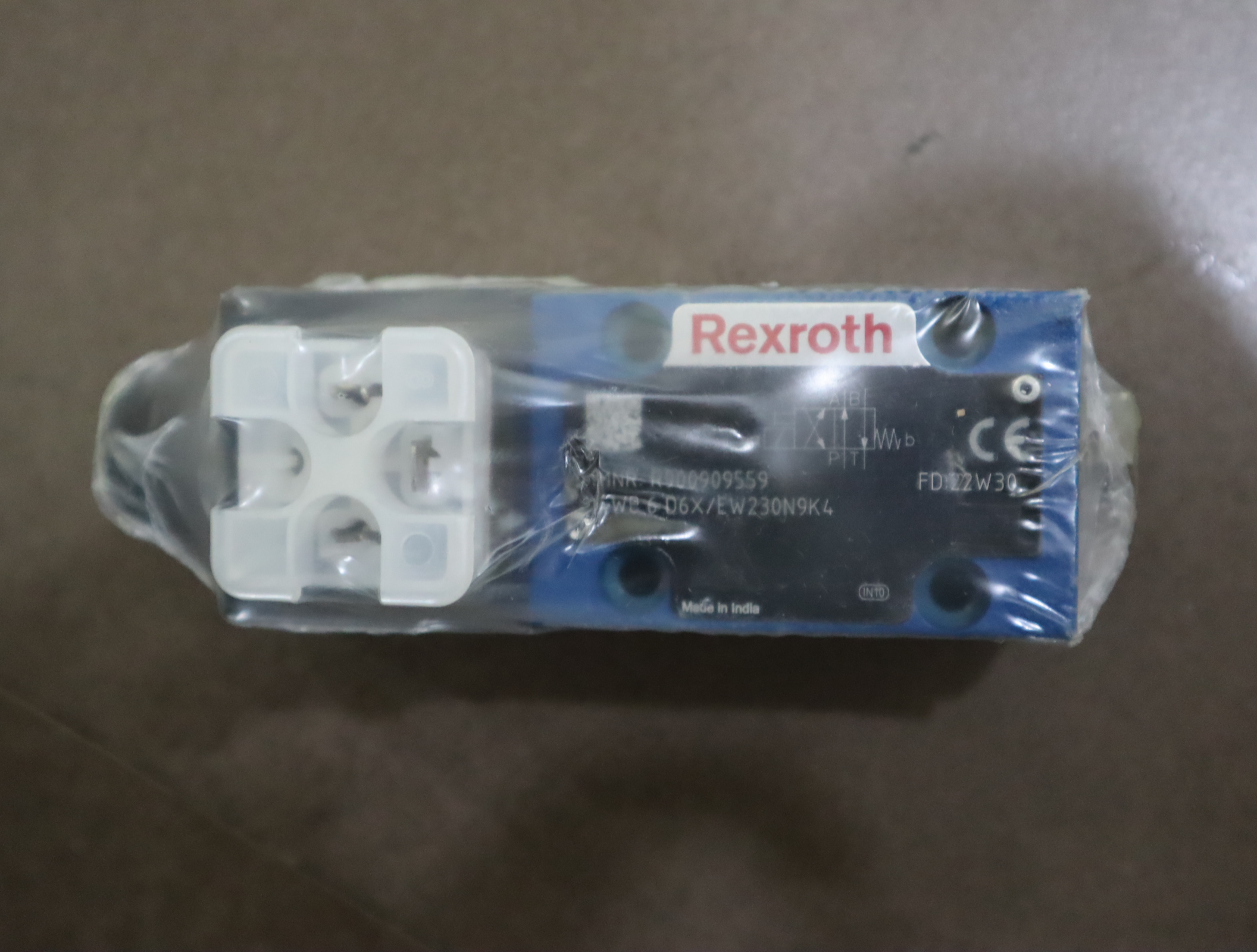 R900909559 4WE6D6X/EW230N9K4 4WE6D62/EW230N9K4 力士乐REXROTH