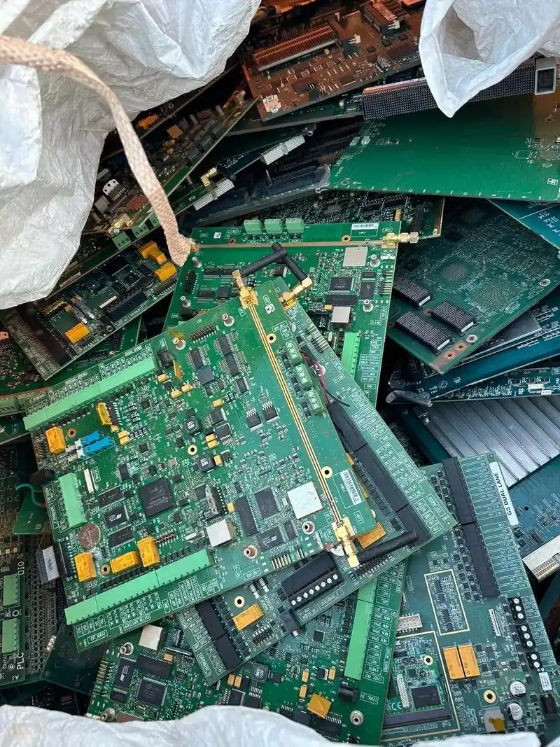 扬 州 回收锂电池退役电池 三元 铝壳 电 池 电子线路板回 收 整厂物资收购