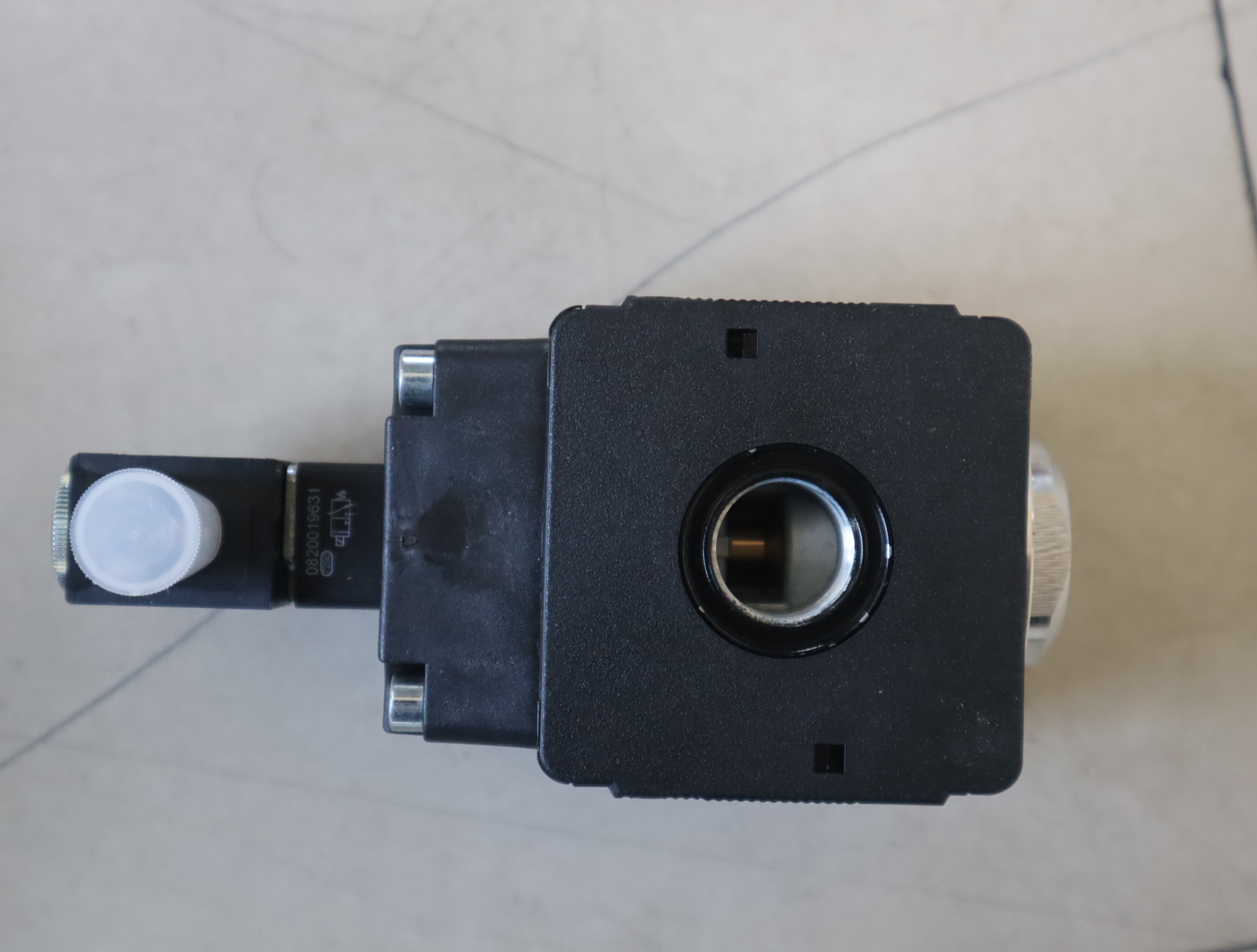 0821300932 德国安沃驰AVENTICS气动阀0821300932