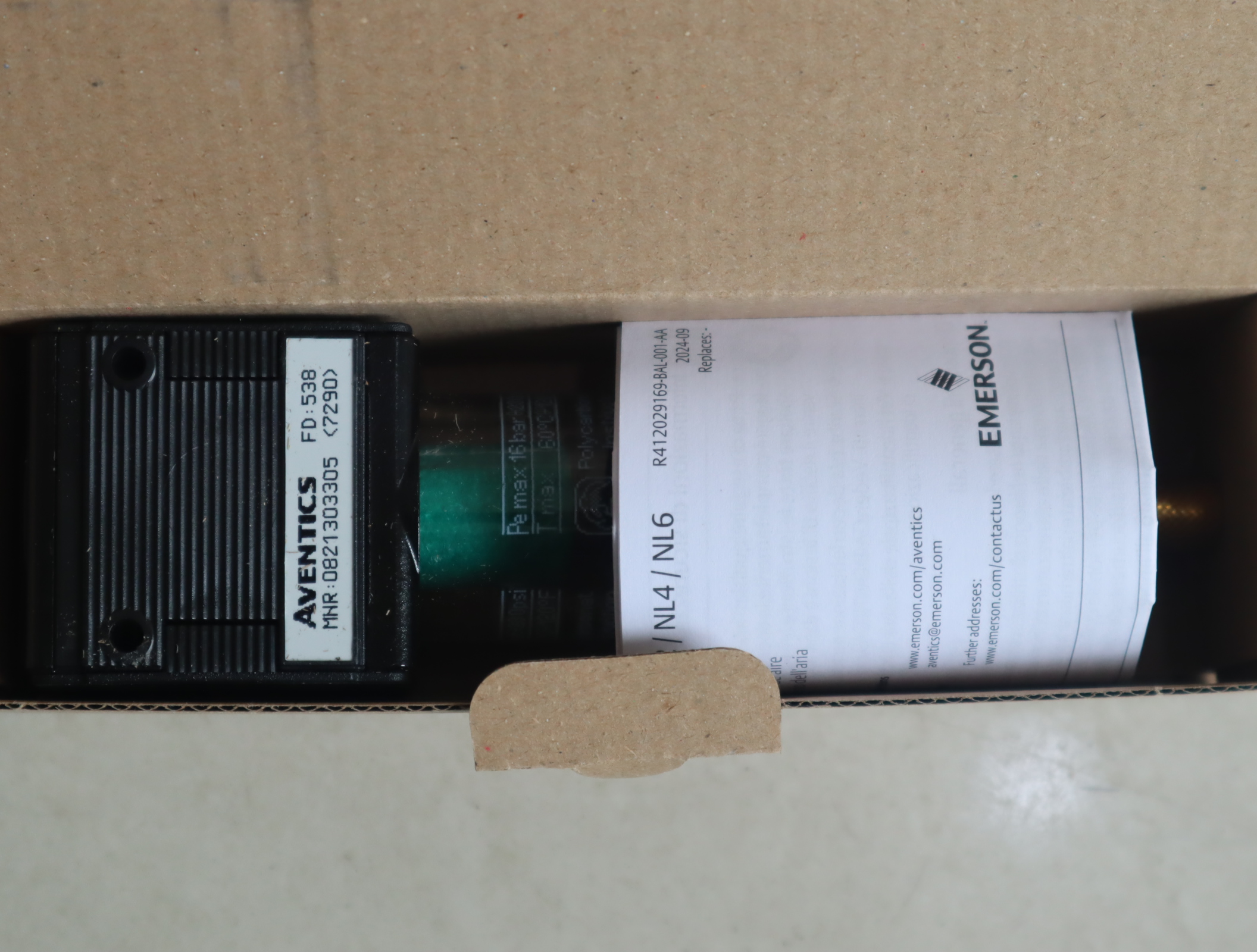 0821303305 德国安沃驰AVENTICS气动阀0821303305