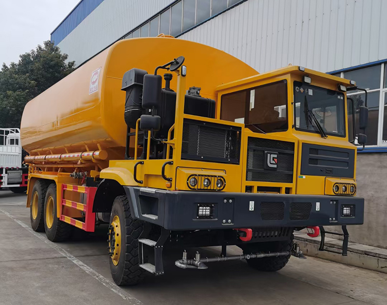 宽体洒水车  柳汽50方矿山洒水车