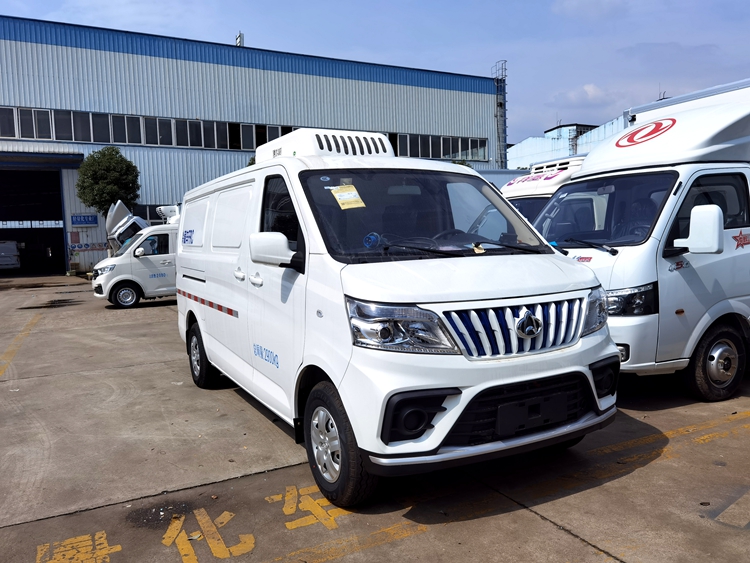 长安睿行EM80纯电动冷藏车 新能源上绿牌 国补3.5万 免购置税