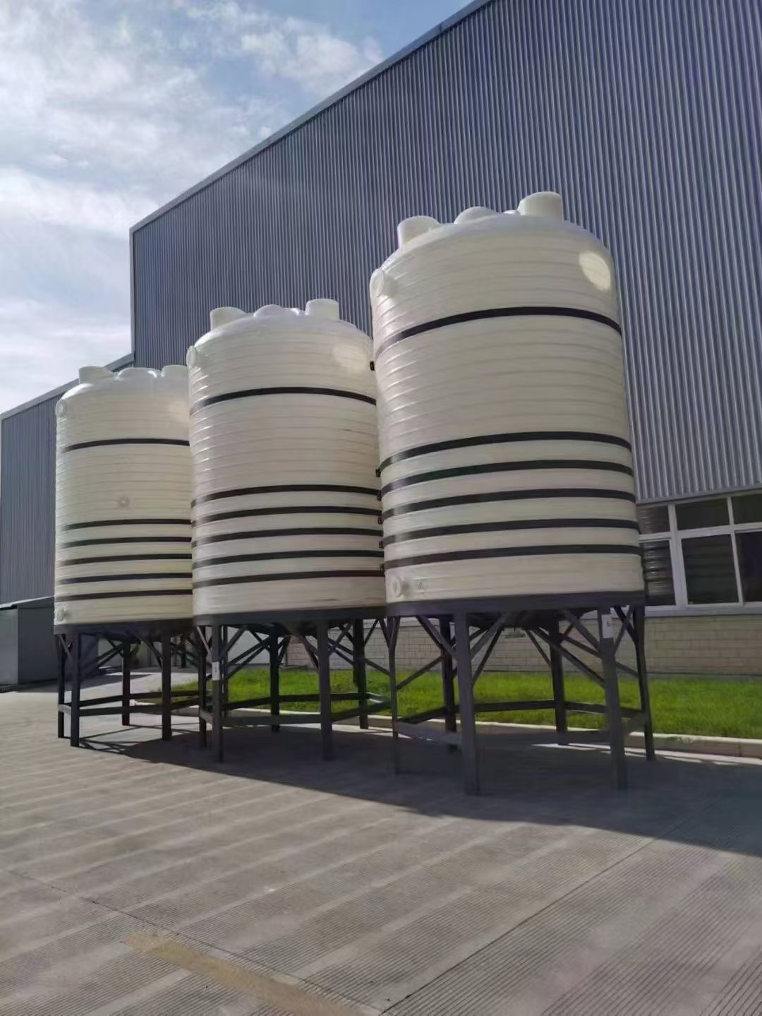 可定制10-30吨PE耐温碱加厚立式塑料水塔化工储罐