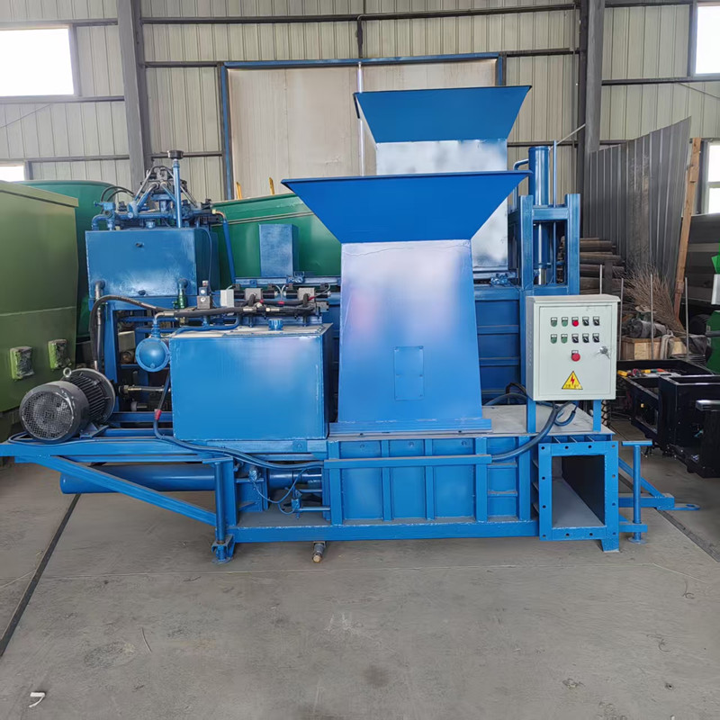 三缸青储料压块机 牧场卧式电动方块机 草料液压式打包机