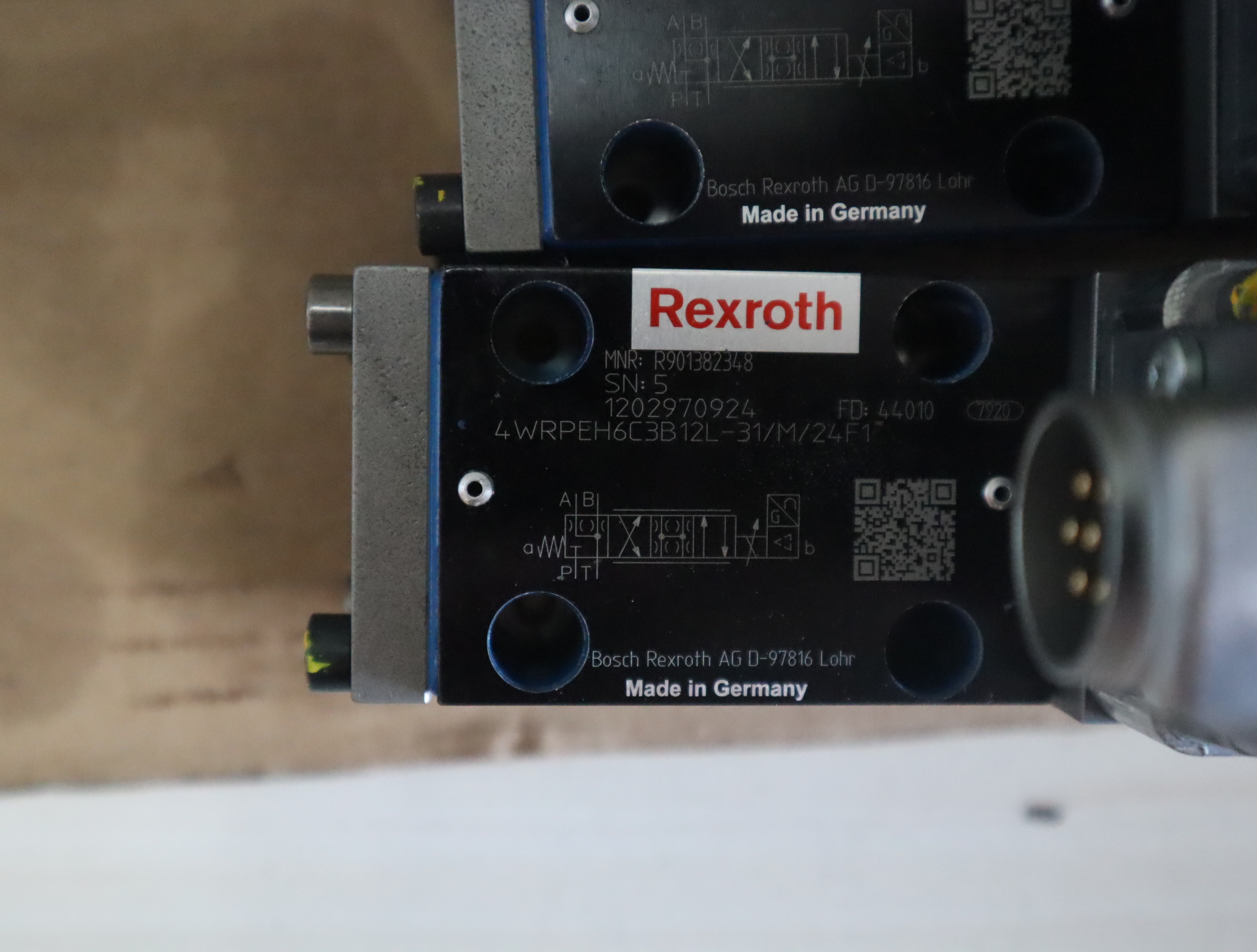 R901382348 4WRPEH6C3B12L-31/M/24F1 德国力士乐REXROTH伺服阀