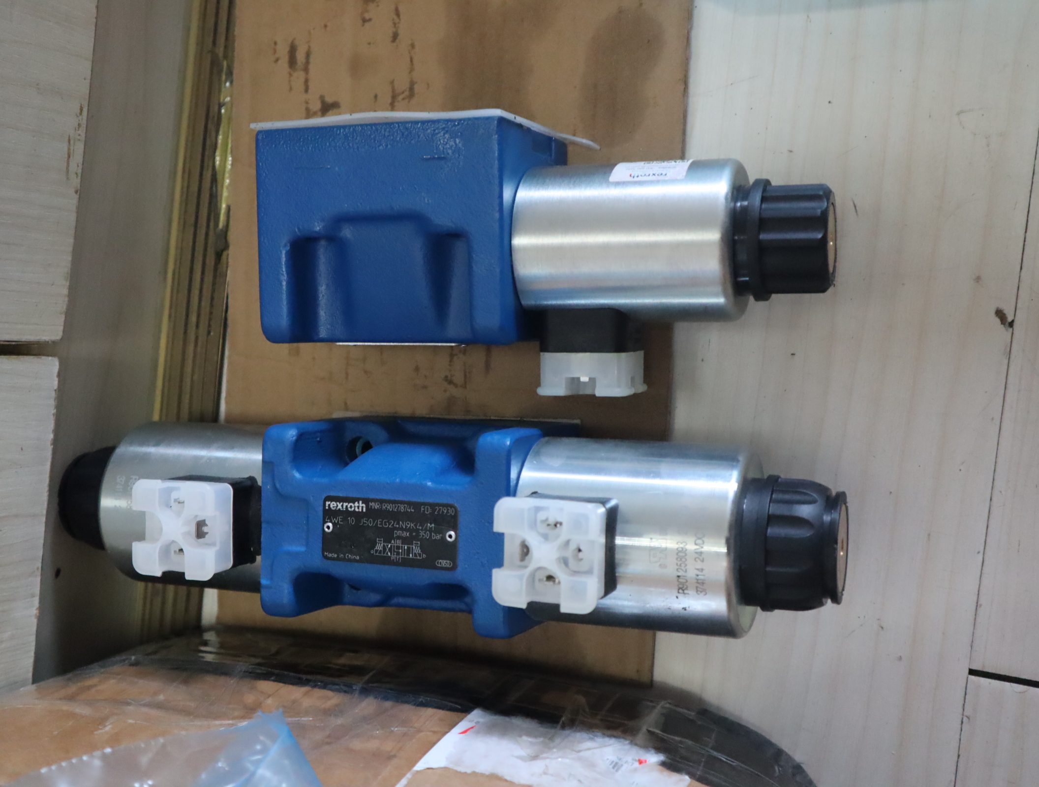 R901391198 4WE10EA50/HG24N9K4/M 德国力士乐REXROTH电磁阀