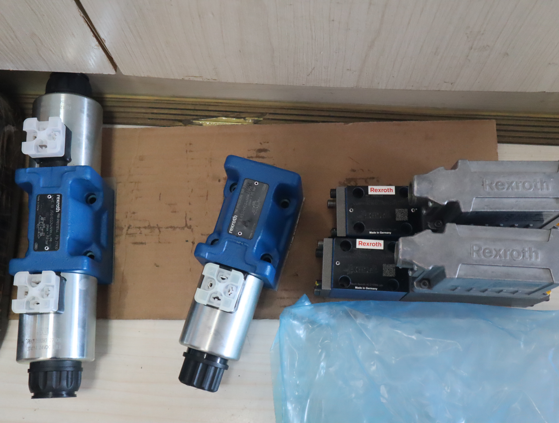 R901391198 4WE10EA50/HG24N9K4/M 德国力士乐REXROTH电磁阀