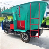 养殖场电瓶撒料车 肉牛液压刮板投喂车 牛羊场撒草车