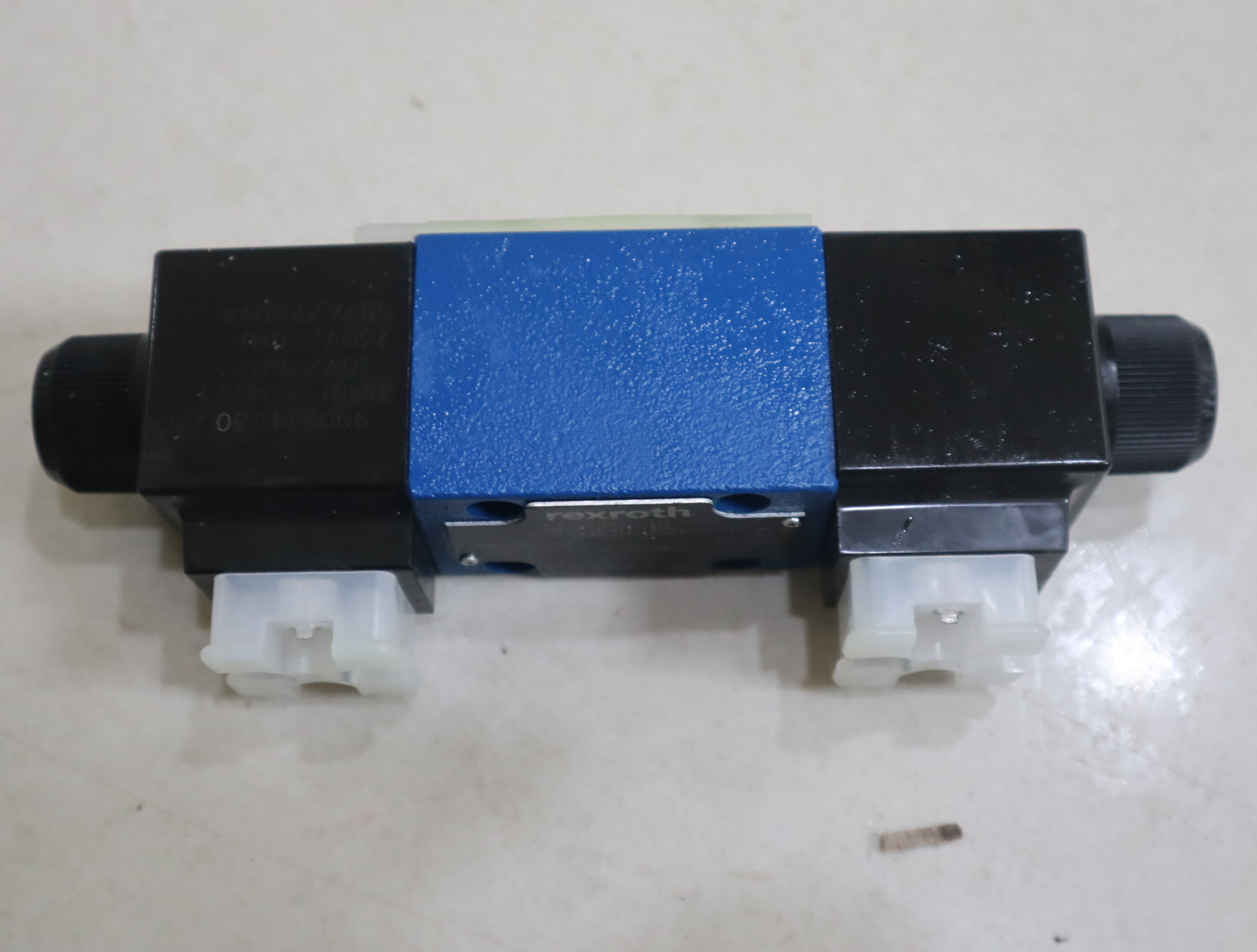 R900911762 4WE6J6X/EW230N9K4 德国力士乐REXROTH电磁阀