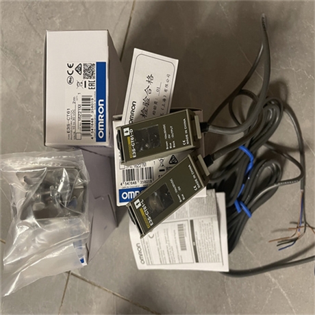 OMRON电缆插接件XS3F-M321-305-R