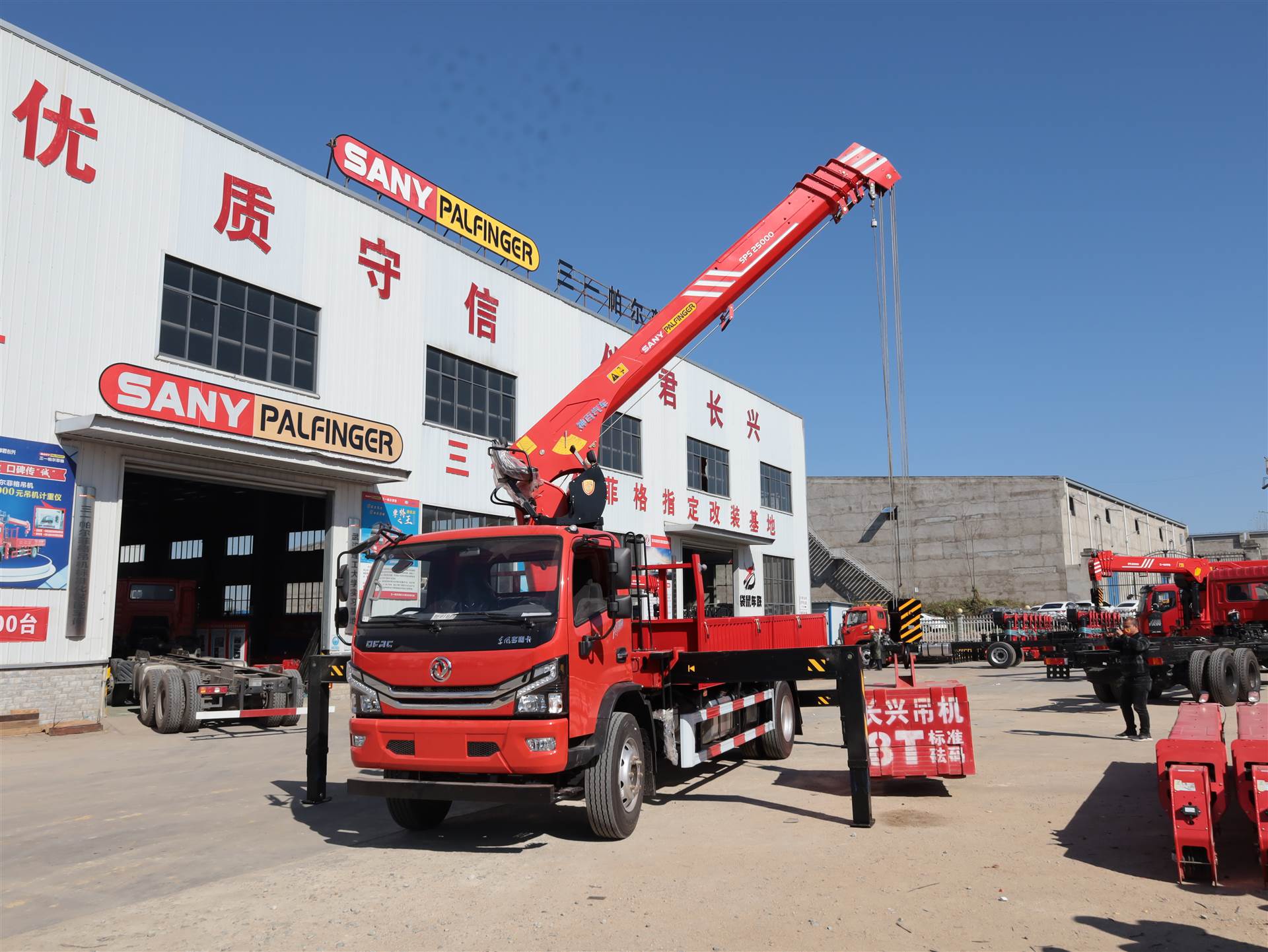 东风多利卡D8单排上装三一10吨直臂式吊机