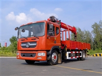 东风多利卡D9排半驾驶室单桥上装三一8吨直臂式吊机