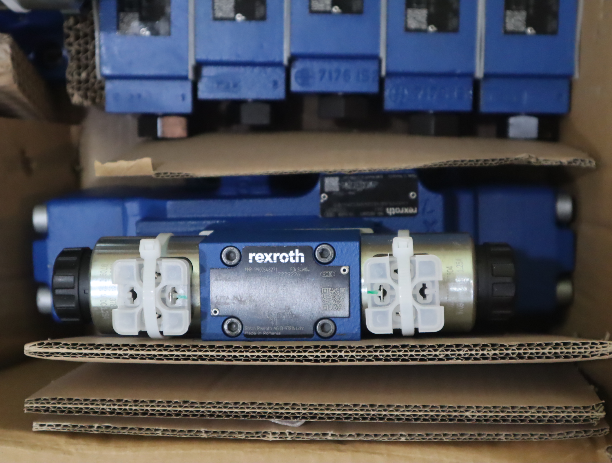 R901320871 4WEH25J68/6EG24N9ES2K4/B10 德国力士乐REXROTH电液阀