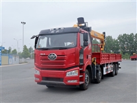 解放J6P前四后八上装徐工14吨直臂式吊机