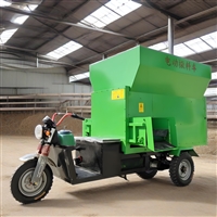 电动双侧喂料车 养牛用3方投料机 牧场饲草料撒料车