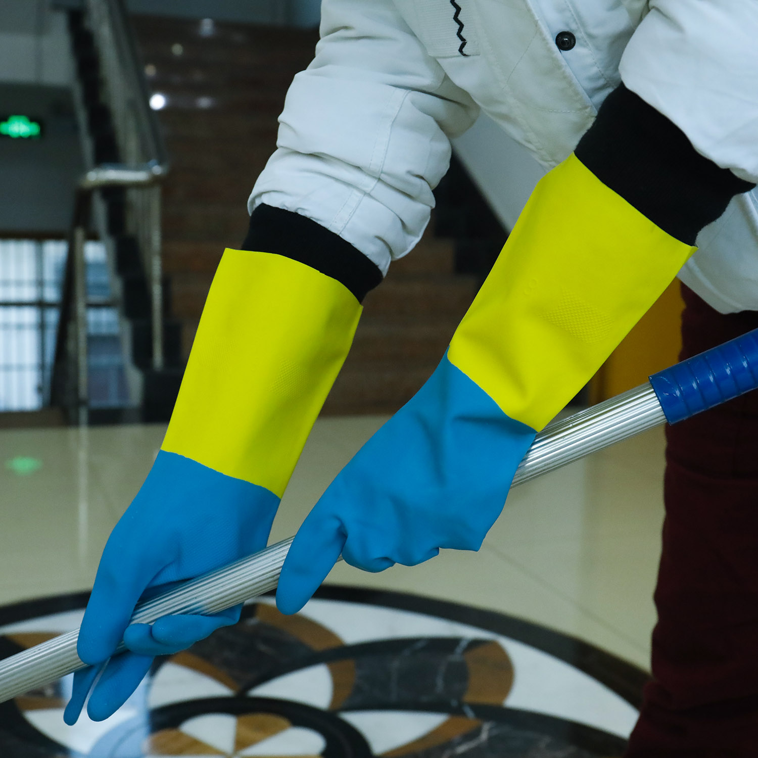 DHL234橡胶乳胶手套 加厚耐用 灭菌无粉防水 促销价格