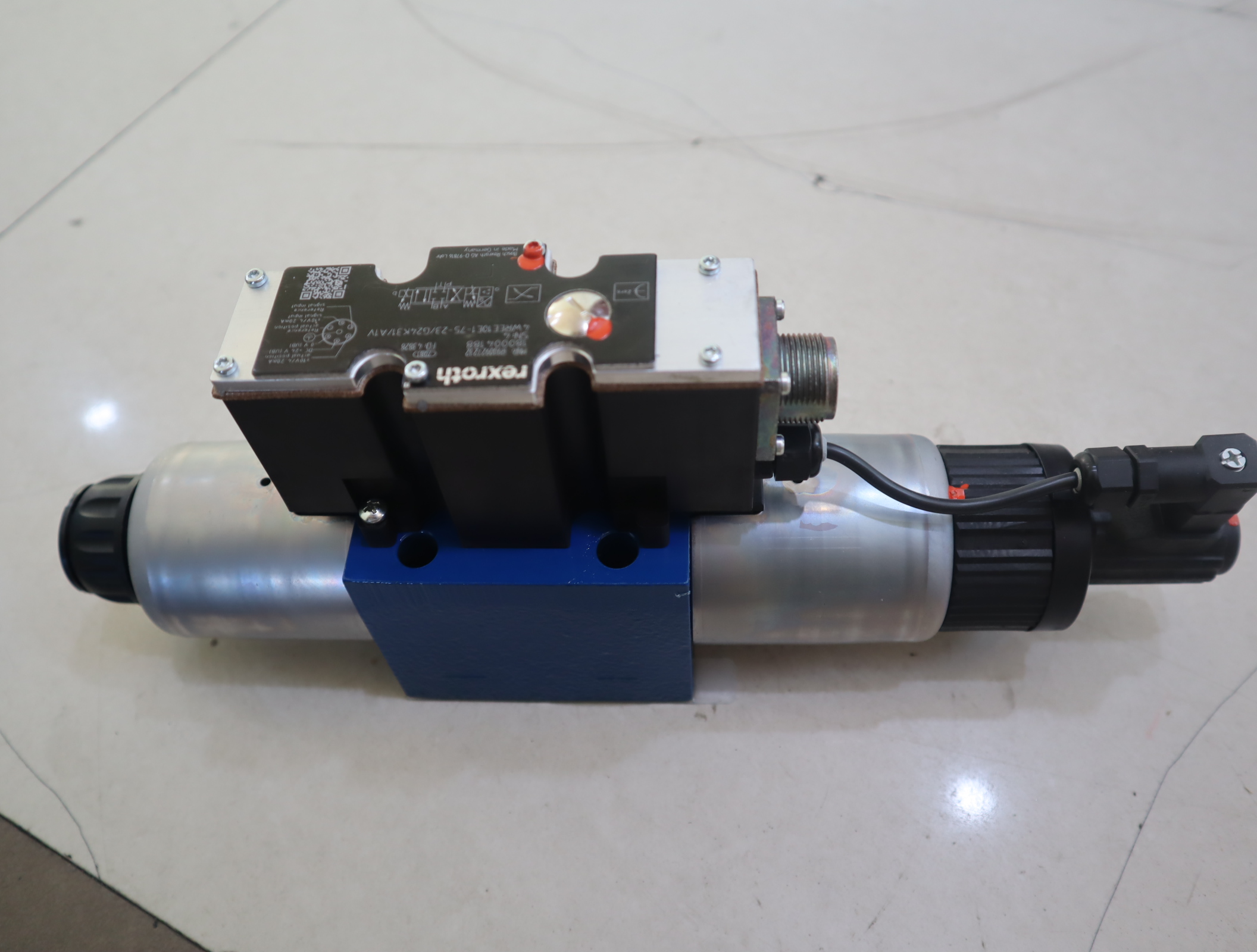 R900927232 4WREE10E1-75-23/G24K31/A1V 德国力士乐REXROTH比例阀