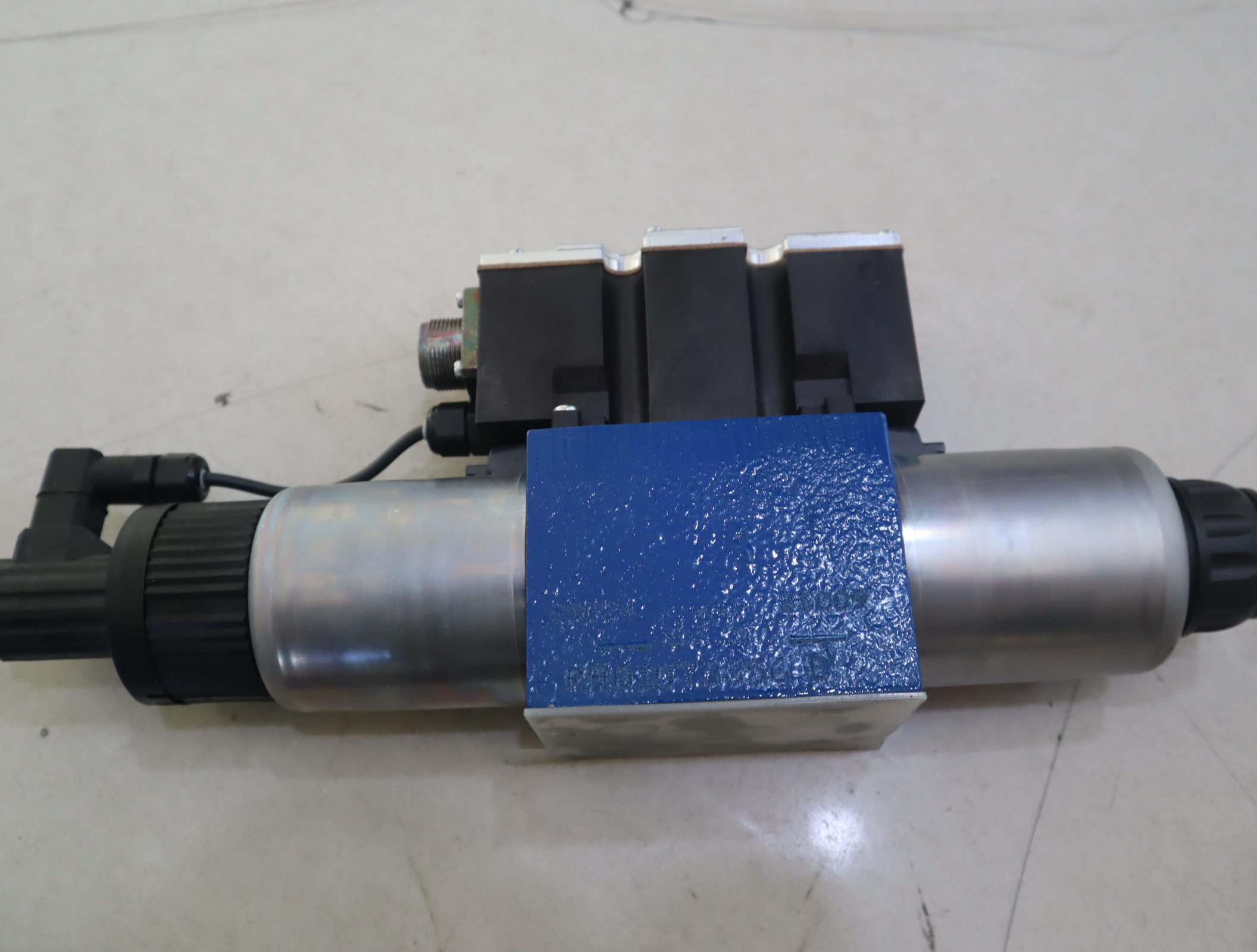 R900927232 4WREE10E1-75-23/G24K31/A1V 德国力士乐REXROTH比例阀