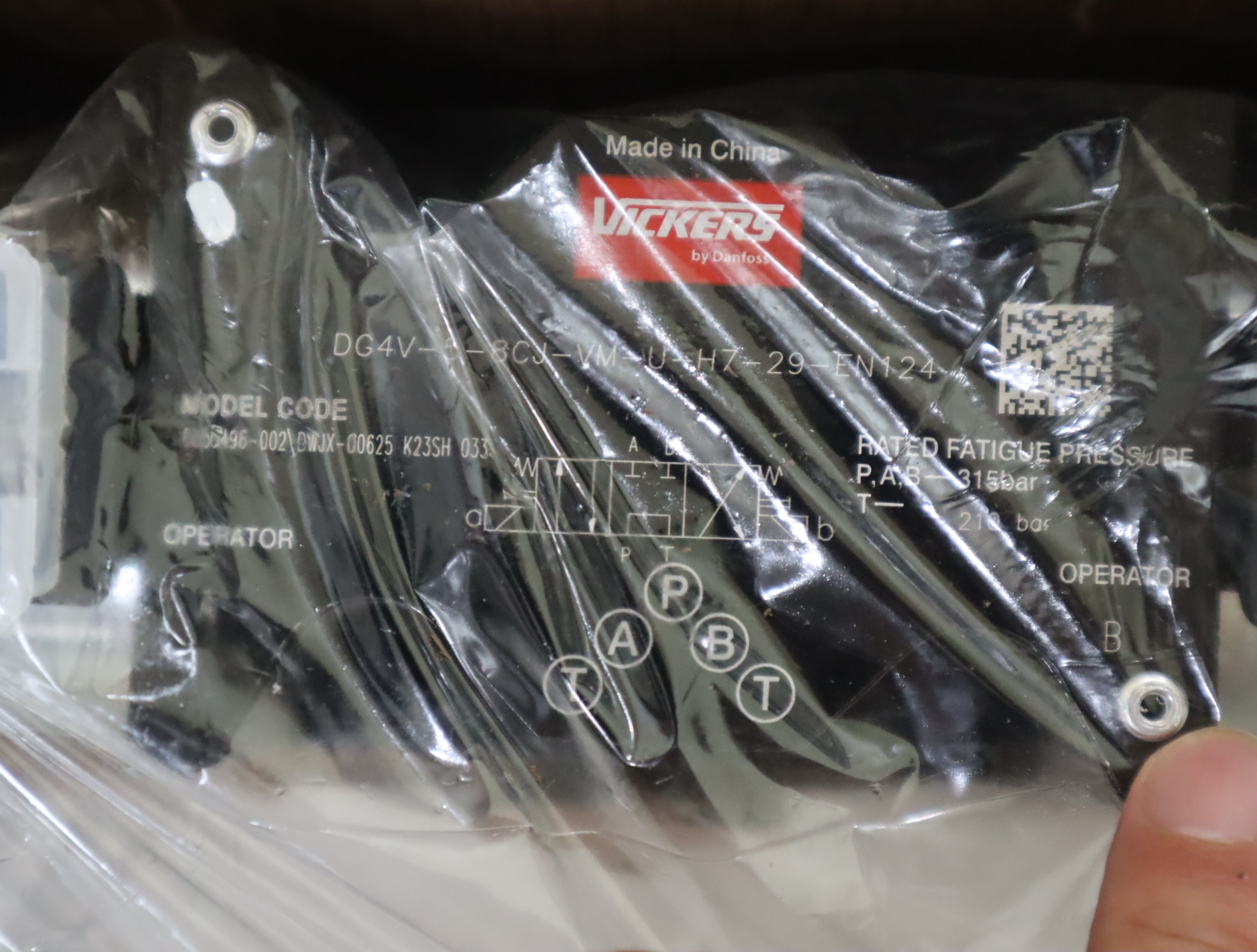 DG4V-5-0CJ-VM-U-H7-29-EN124 6050147-001 威格士VICKERS电磁阀