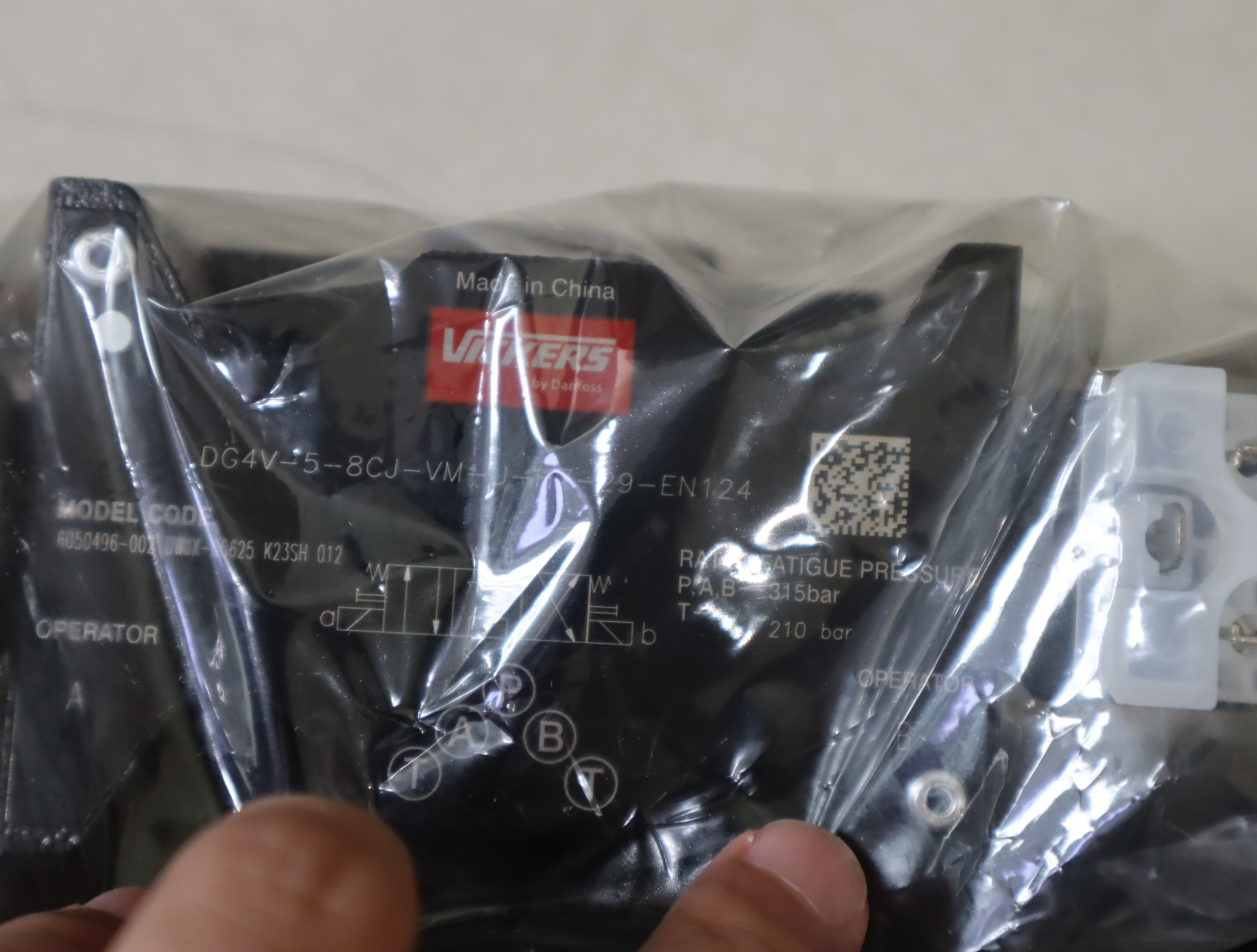 DG4V-5-0CJ-VM-U-H7-29-EN124 6050147-001 威格士VICKERS电磁阀