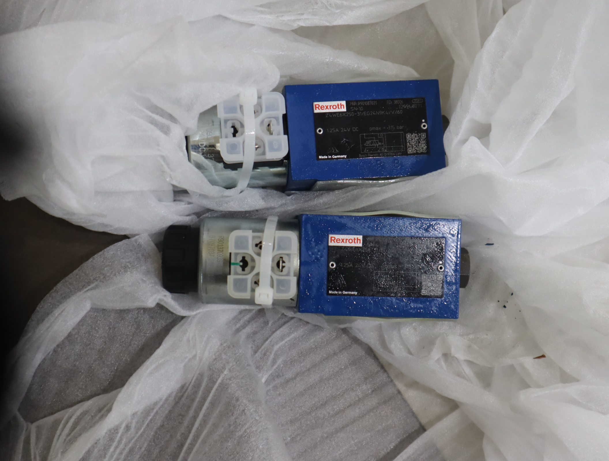 R901087021 Z4WE6X250-31/EG24N9K4/V/60 德国力士乐REXROTH电磁阀