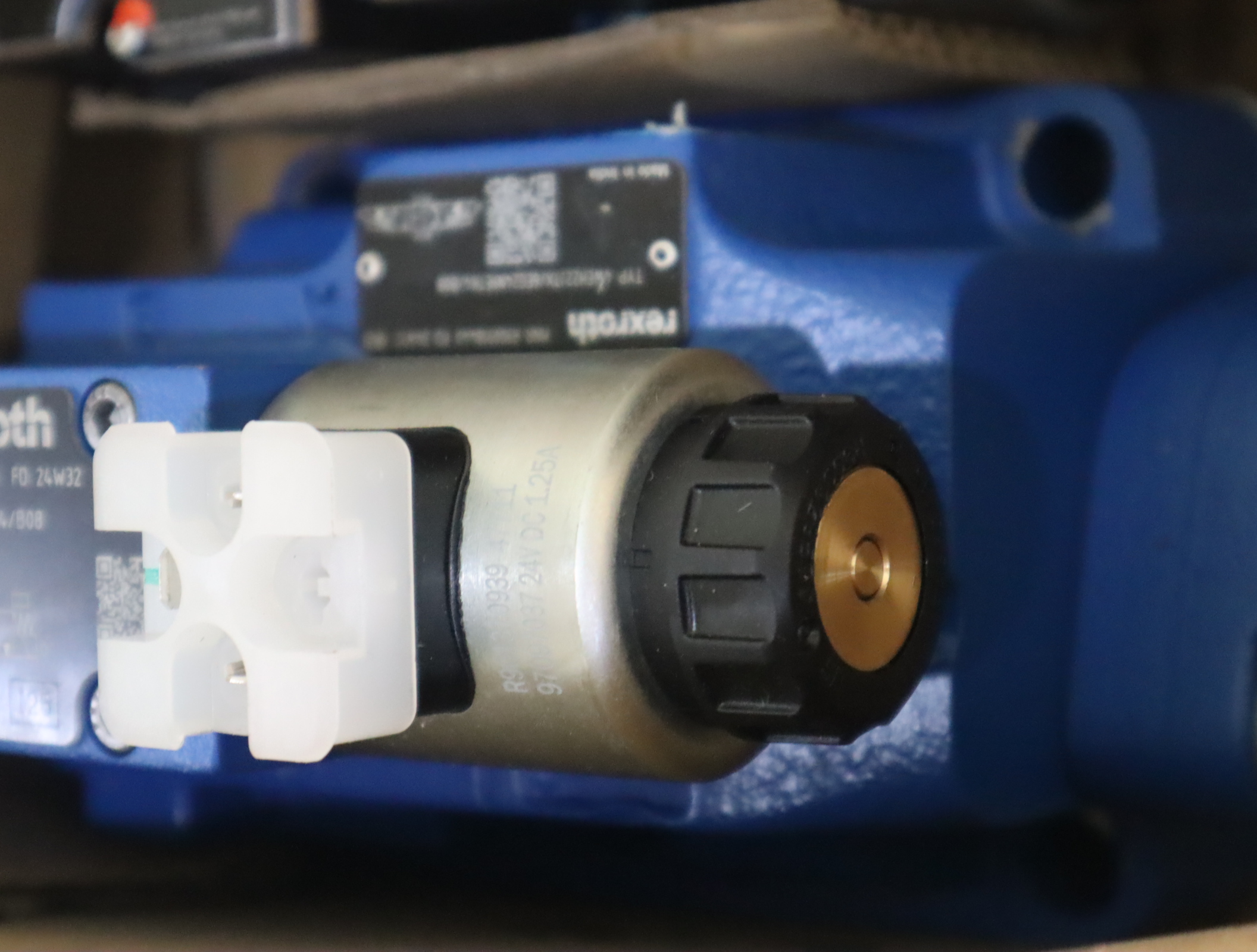 R900901045 4WE6J62/EG24N9K4/B08 德国力士乐REXROTH电磁阀