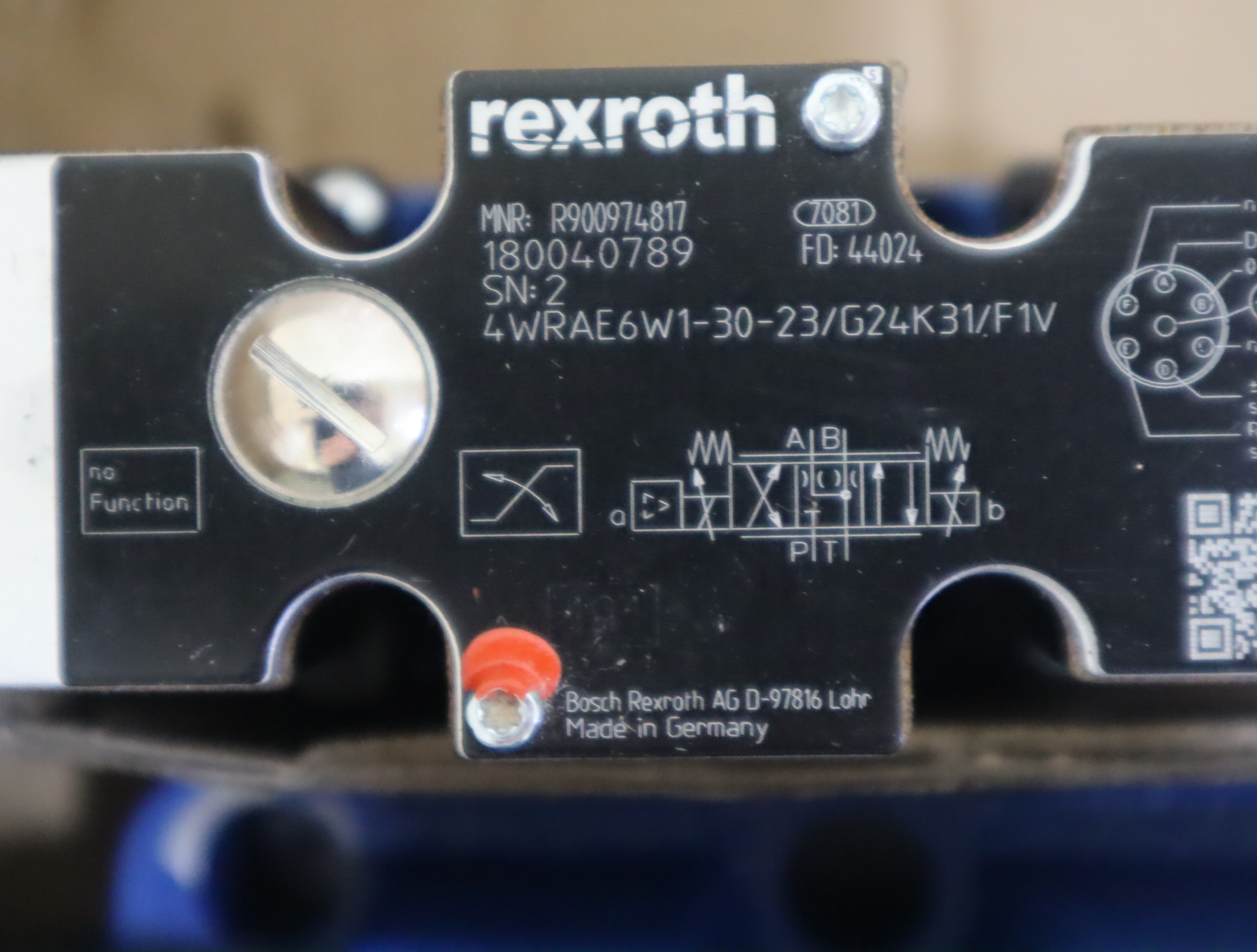 R900974817 4WRAE6W1-30-23/G24K31/F1V 德国力士乐REXROTH比例阀