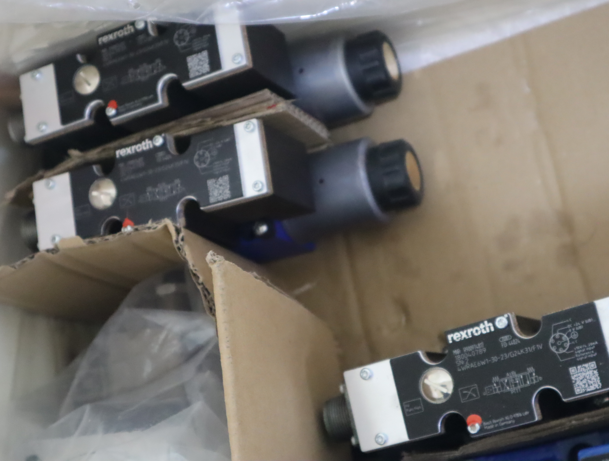 R900974817 4WRAE6W1-30-23/G24K31/F1V 德国力士乐REXROTH比例阀